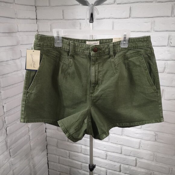 NWT Universal Thread Ladies Size 14W High Rise Midi A-line Green Jean Shorts - Picture 1 of 15